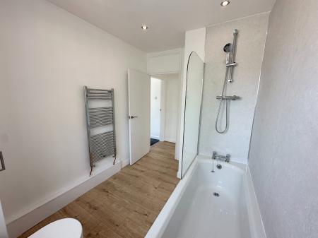 Flat Cowdray Close in Royal Leamington Spa