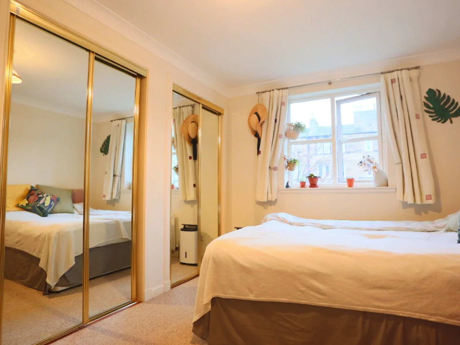Flat Russell Gardens in City of Edinburgh