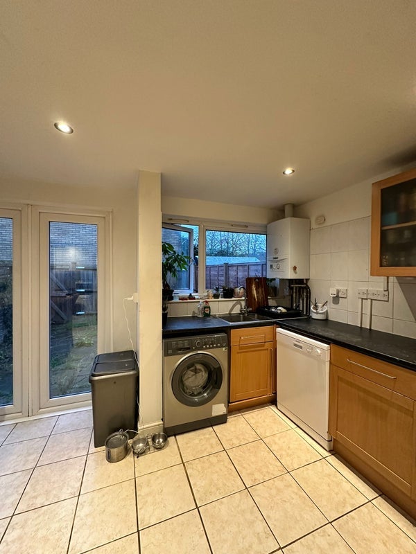 Room Loats Road in Greater London