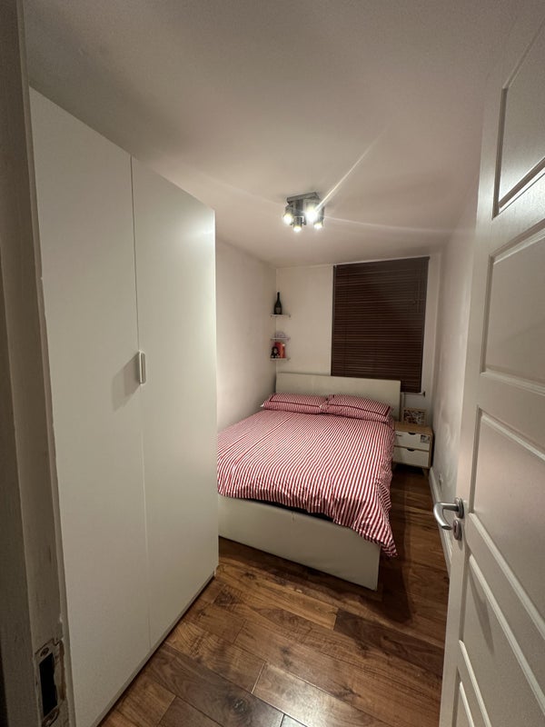 Room Loats Road in Greater London
