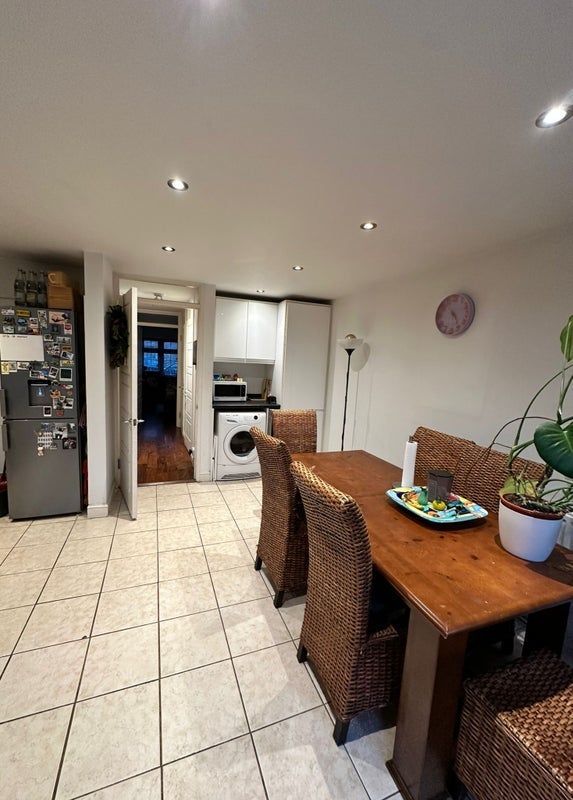 Room Loats Road in Greater London