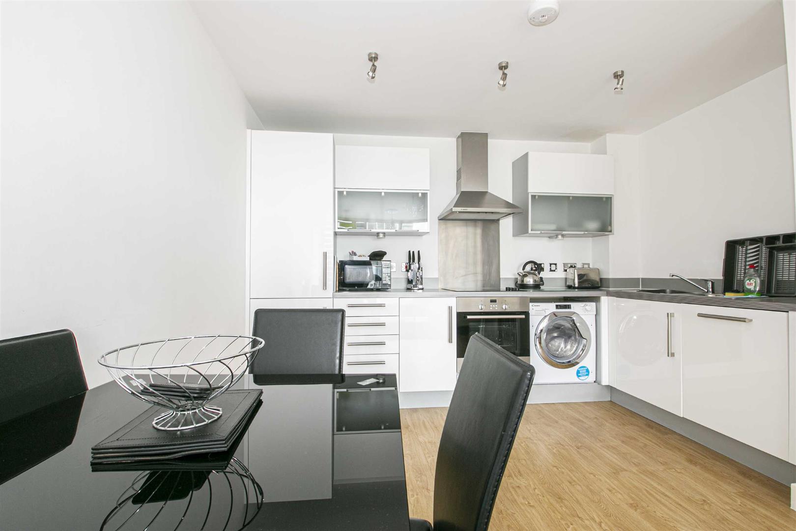 Flat Rounding Mews in Upton