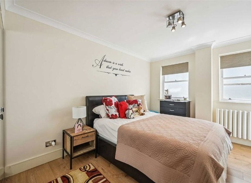 Flat Queen's Gate in City of Westminster