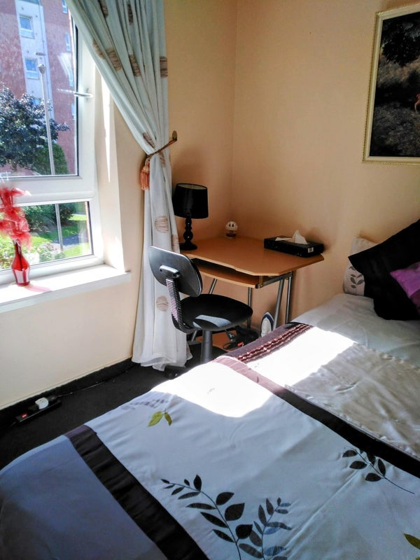 Room Finlay Drive in Glasgow