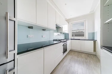 Flat Campden Hill Gardens in Greater London