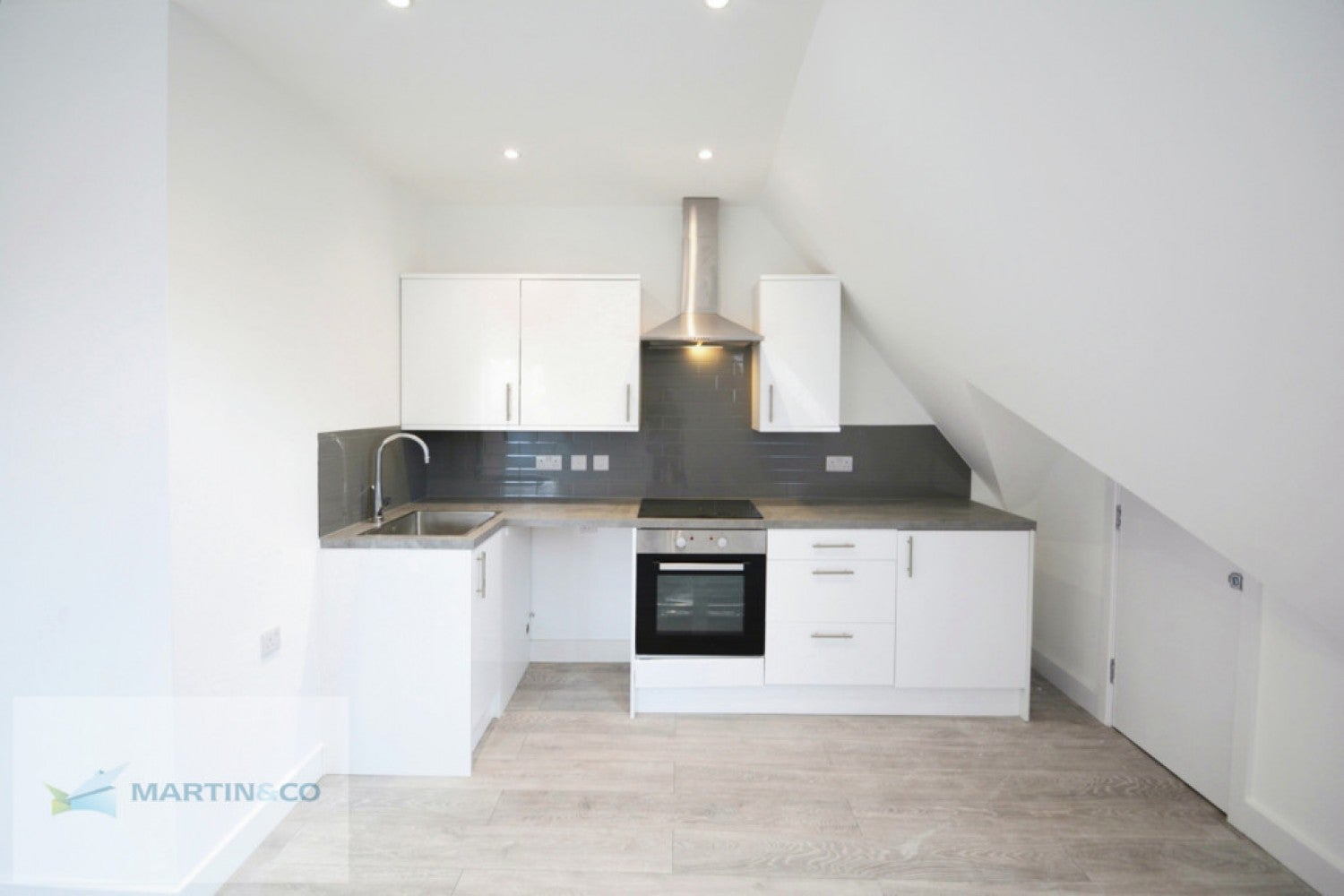 Flat Ewell Road in Greater London