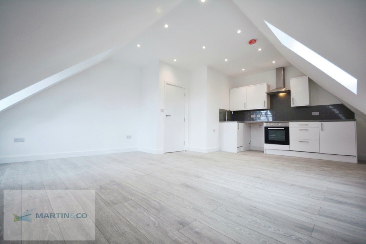 Flat Ewell Road in Greater London