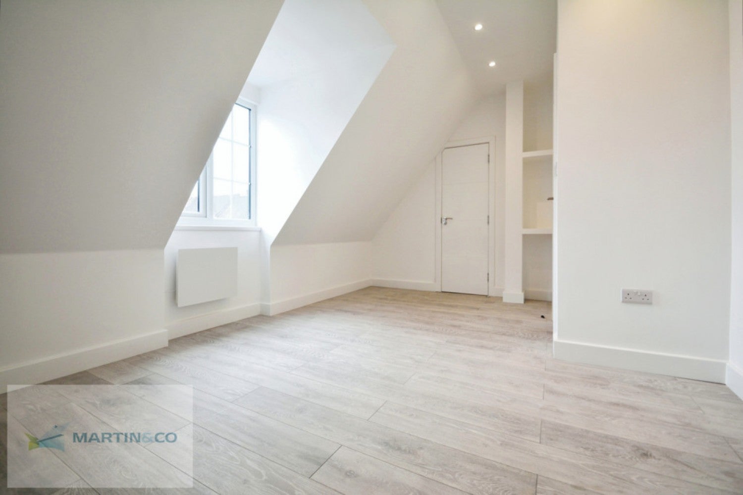 Flat Ewell Road in Greater London