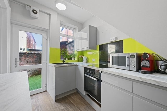 Flat Wellfield Road in Preston