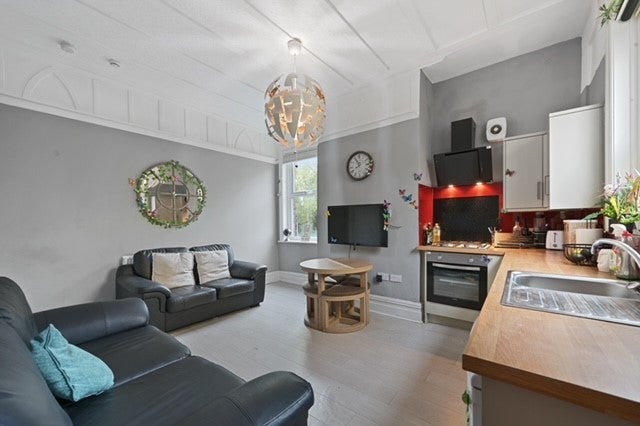 Flat Wellfield Road in Preston