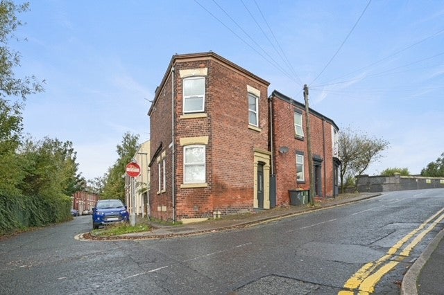 Flat Wellfield Road in Preston