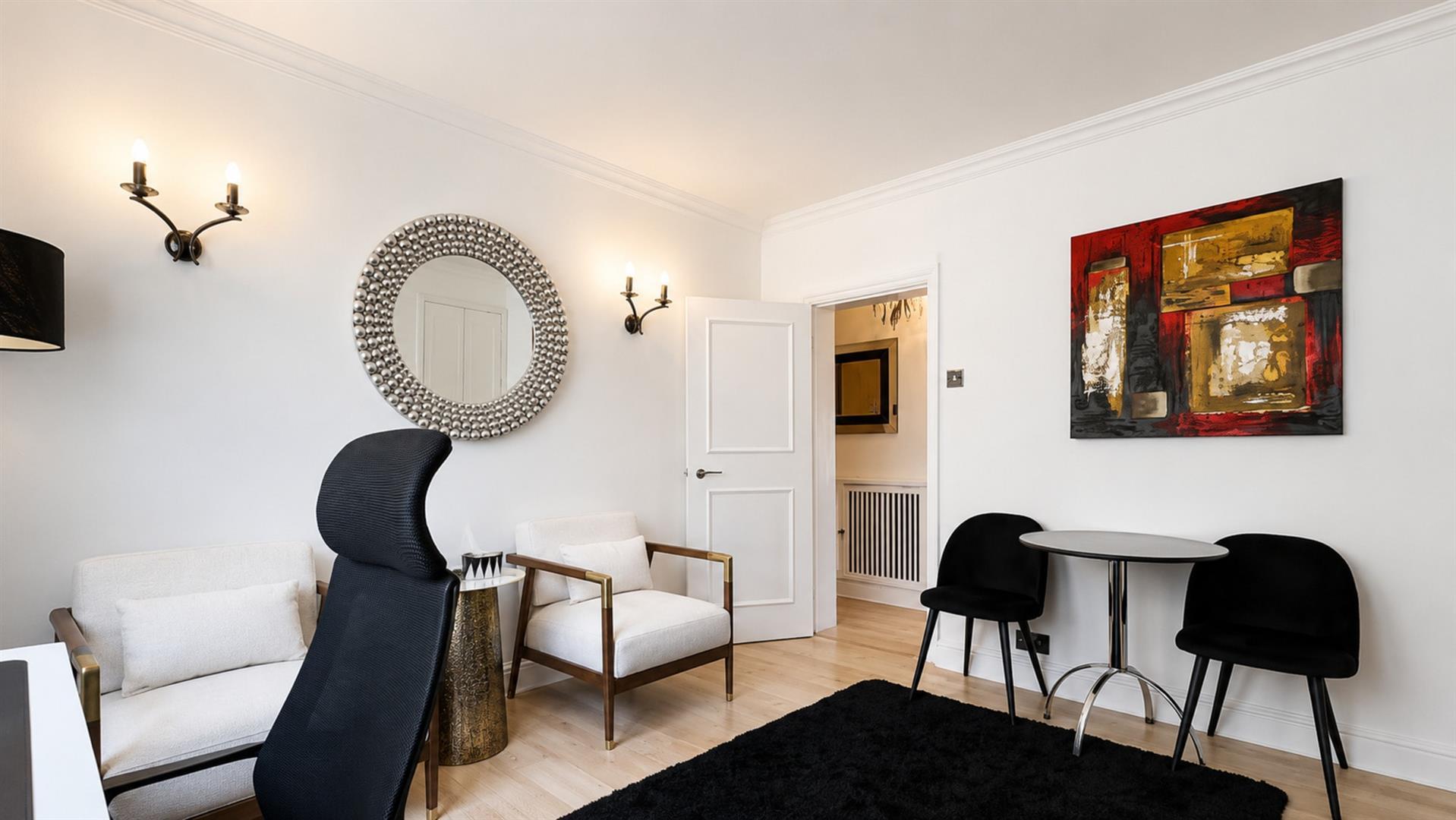 Flat Walton Street in Greater London