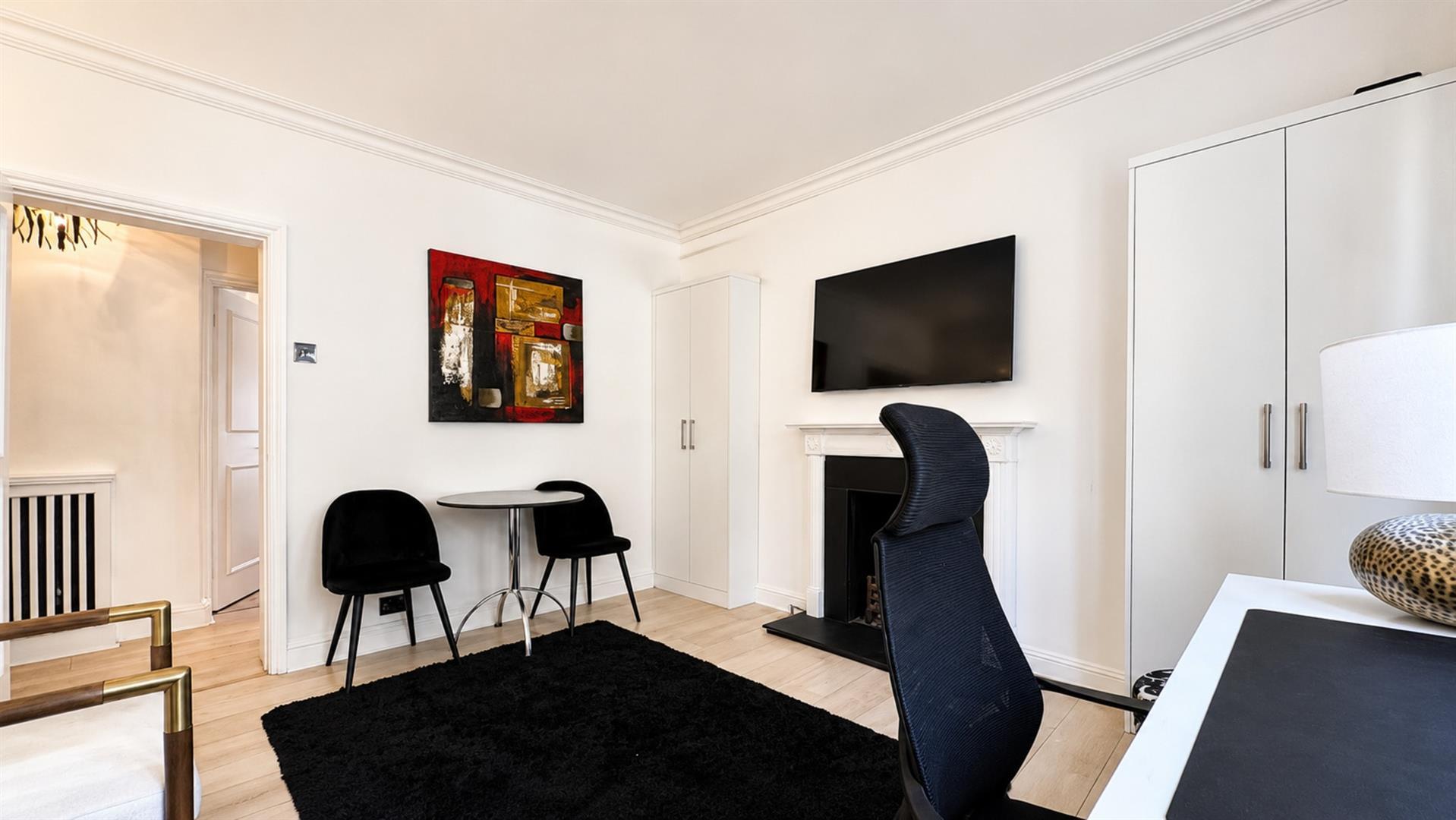 Flat Walton Street in Greater London