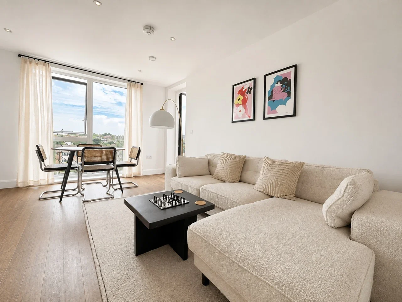 Flat Oakwood Crescent in Greater London