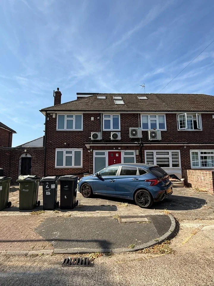 House Broadlands Avenue in Greater London