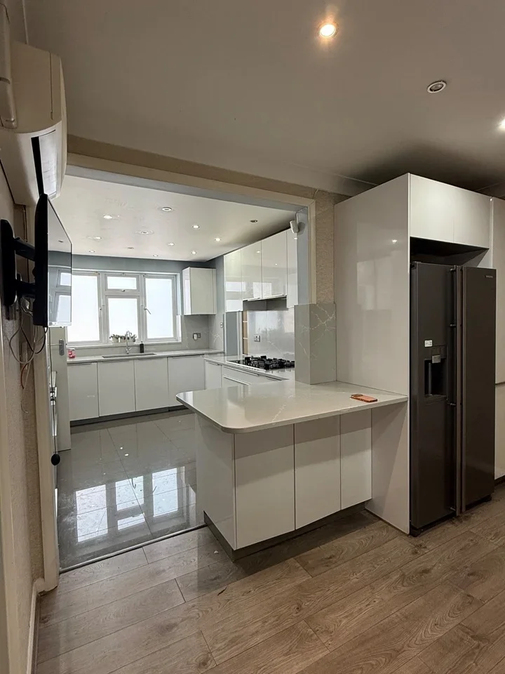 House Broadlands Avenue in Greater London