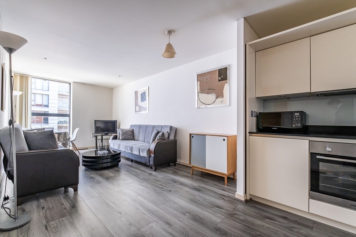 Flat Hermitage Street in City of Westminster