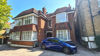 Flat Avenue Road in Greater London