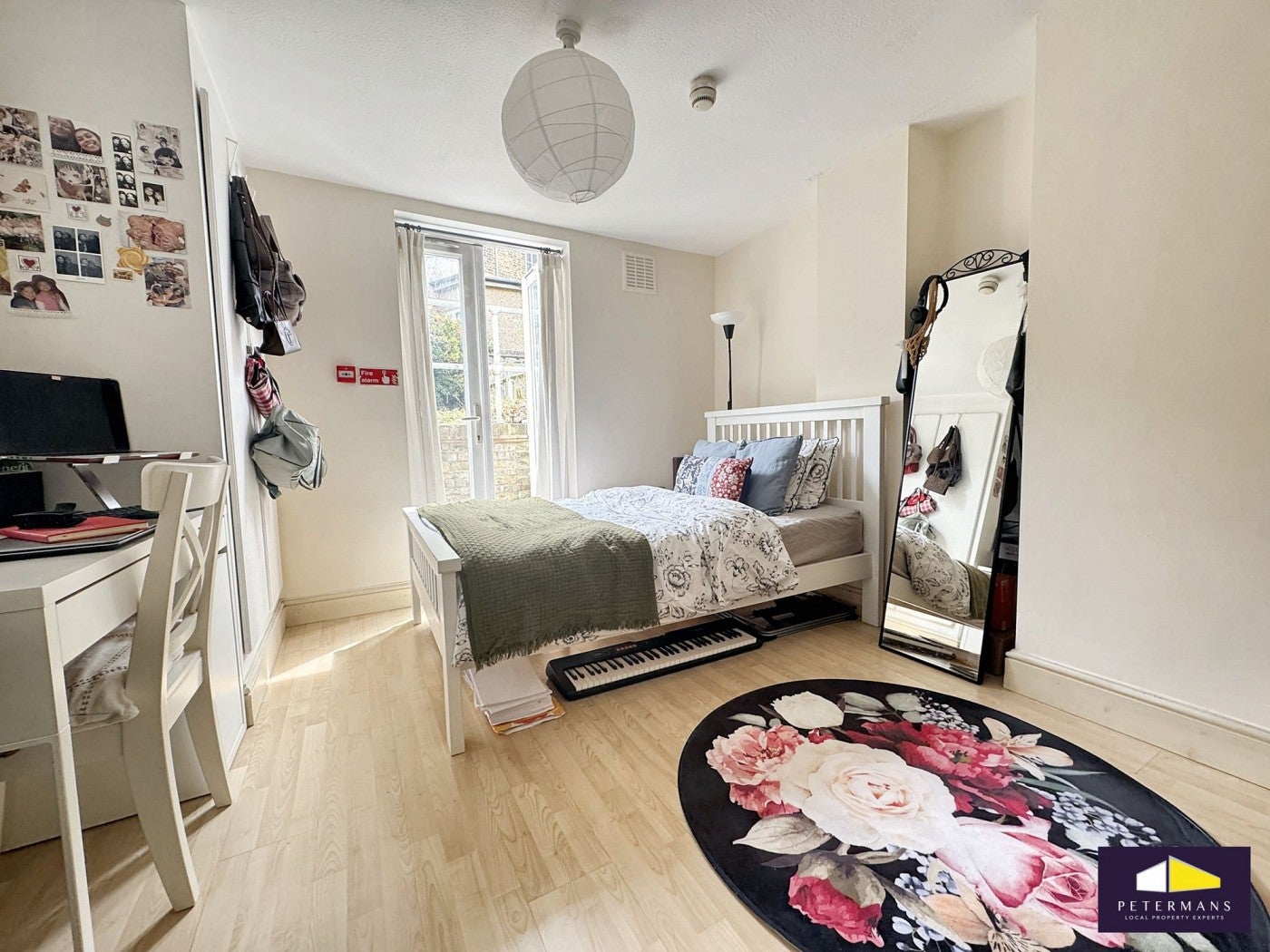Flat Milkwood Road in Greater London