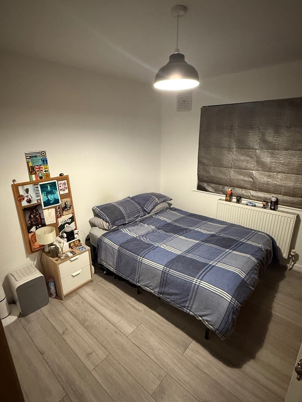 Room Western Avenue in Greater London
