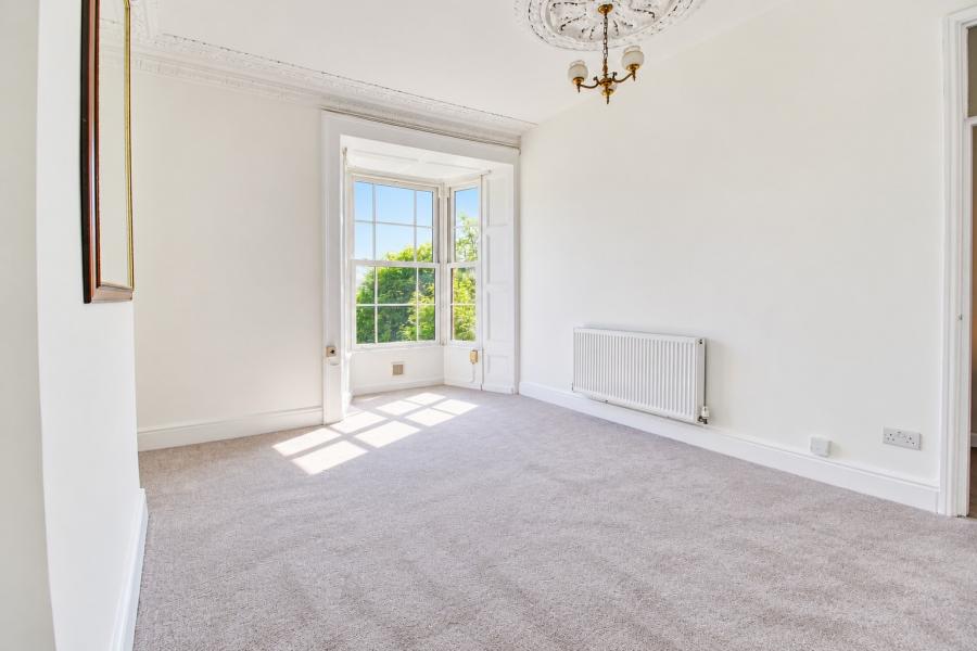 Flat Victoria Walk in Bristol