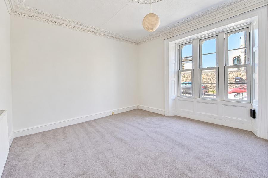 Flat Victoria Walk in Bristol