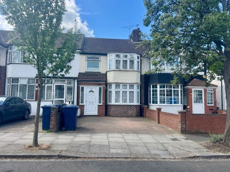 Flat Coniston Avenue in Greater London