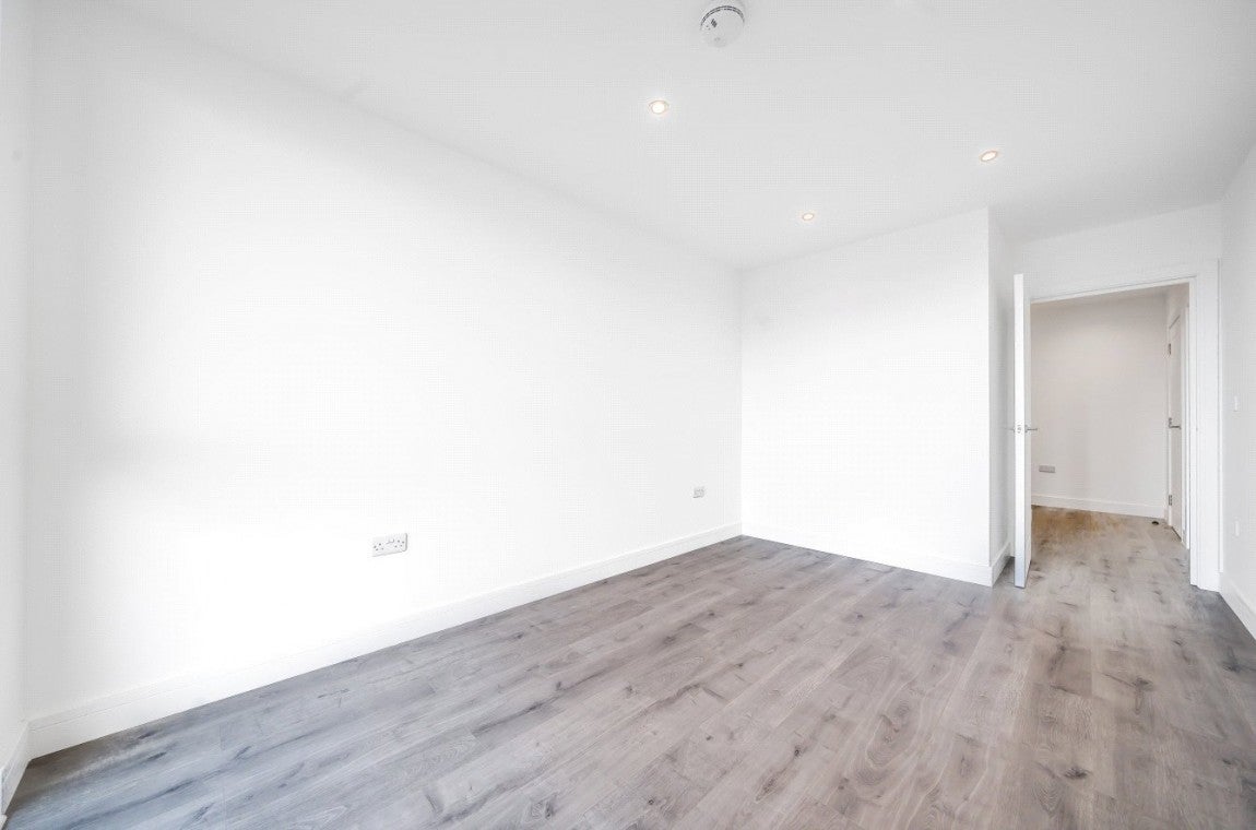 Flat Obelisk Way in Surrey Heath