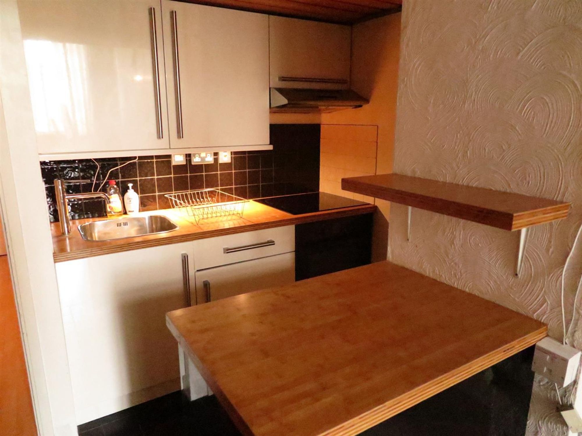 Flat Fairfield Road in Greater London