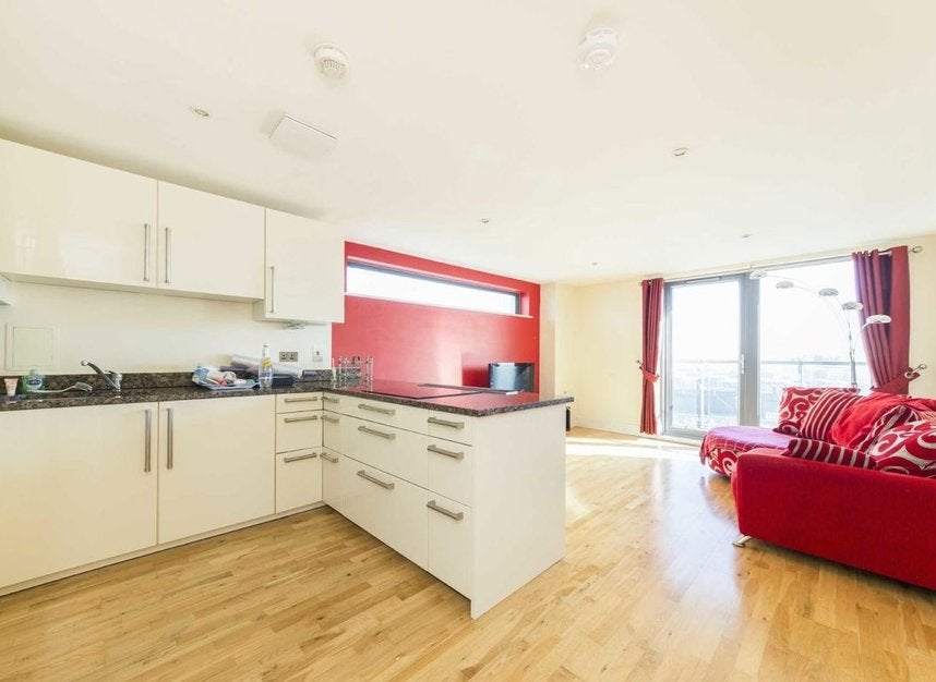 Flat Chrisp Street in Greater London