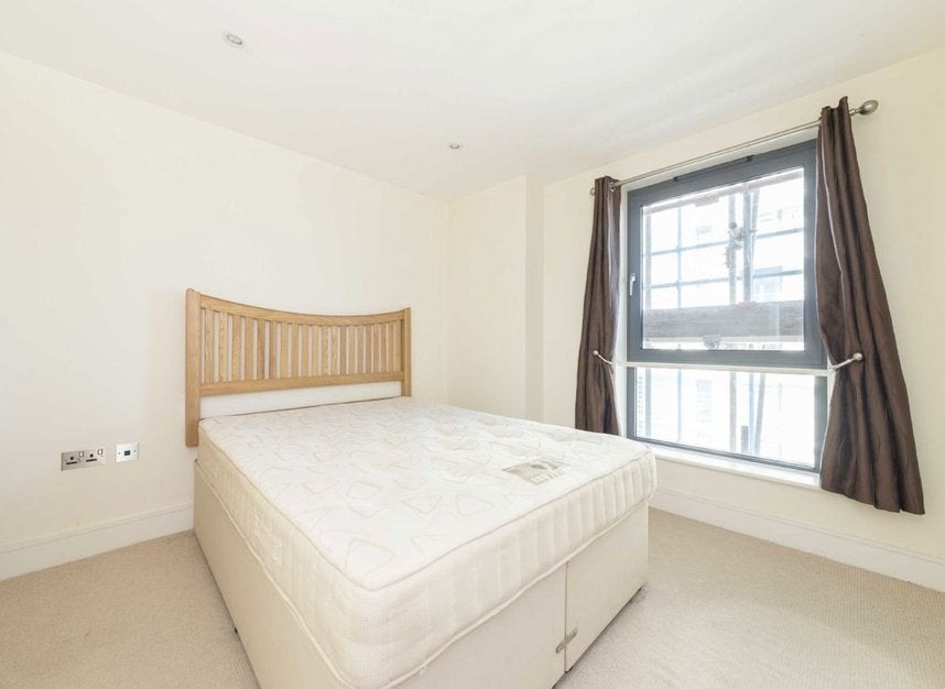 Flat Chrisp Street in Greater London