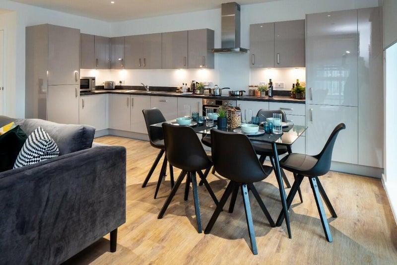 Flat Silvertown Way in Greater London