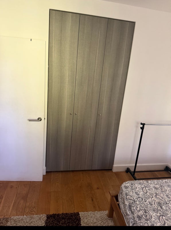 Room Waverley Grove in Greater London