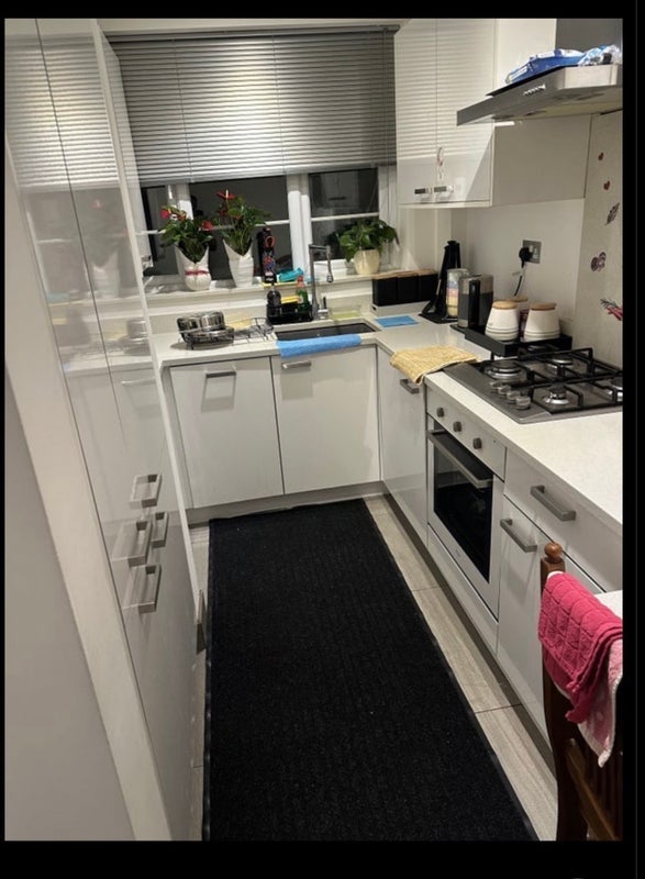 Room Waverley Grove in Greater London