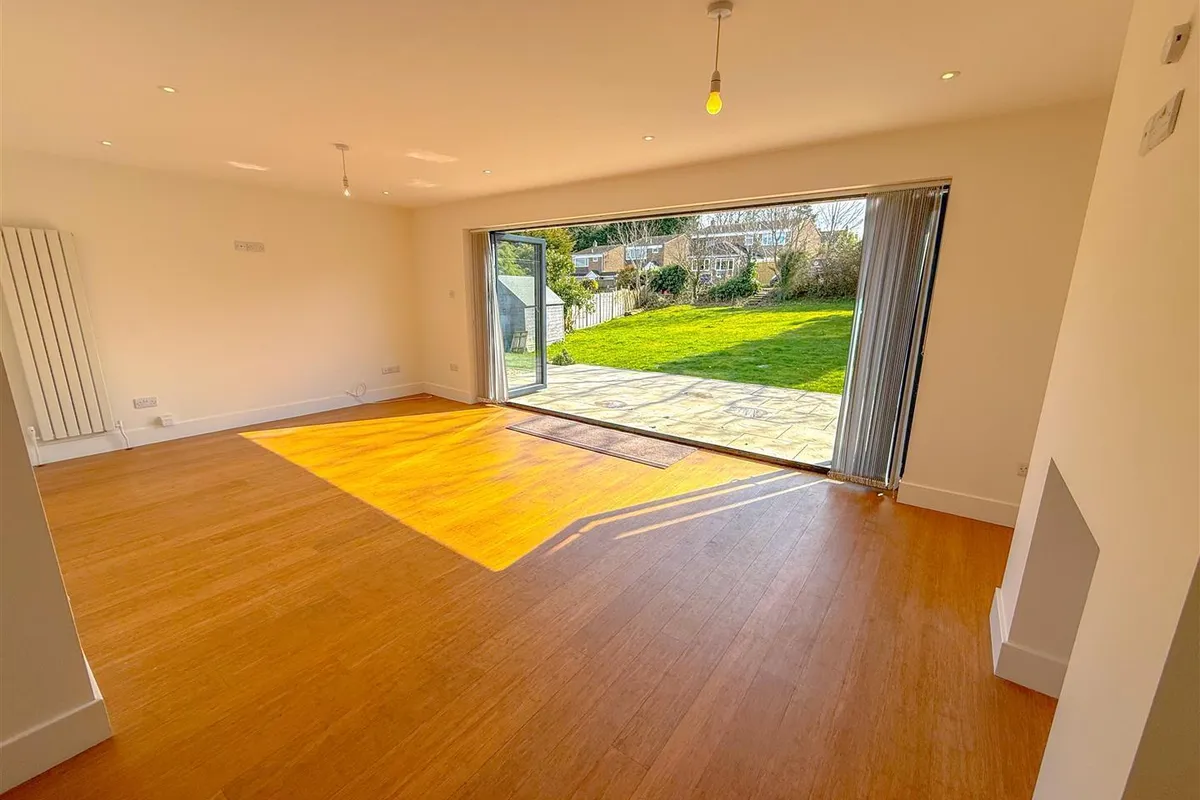 House Malthouse Close in Broad Blunsdon