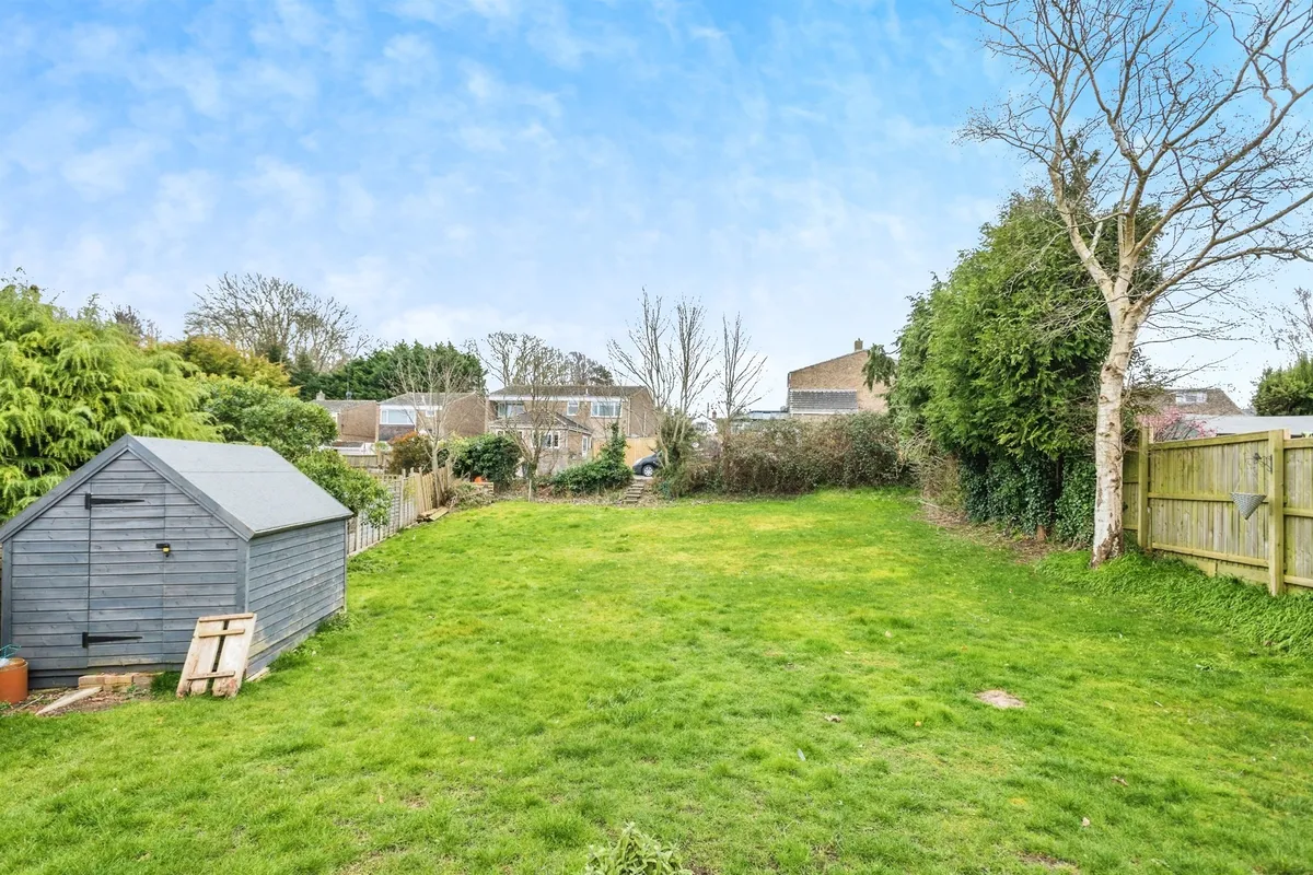House Malthouse Close in Broad Blunsdon