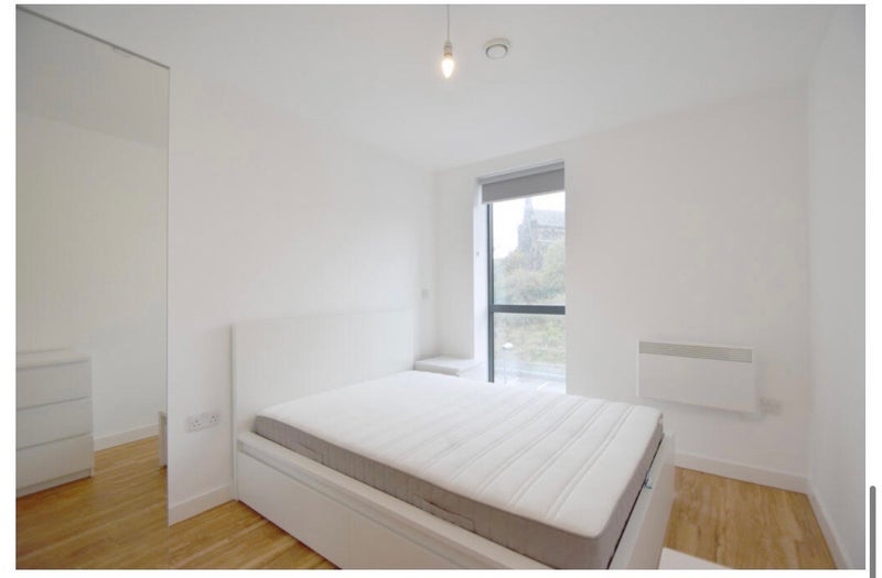 Room Bouverie Court in Leeds