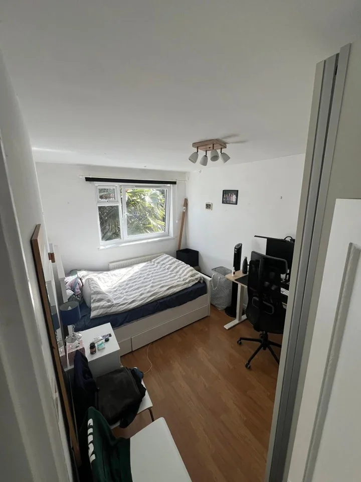 Room Forsyth Gardens in Greater London