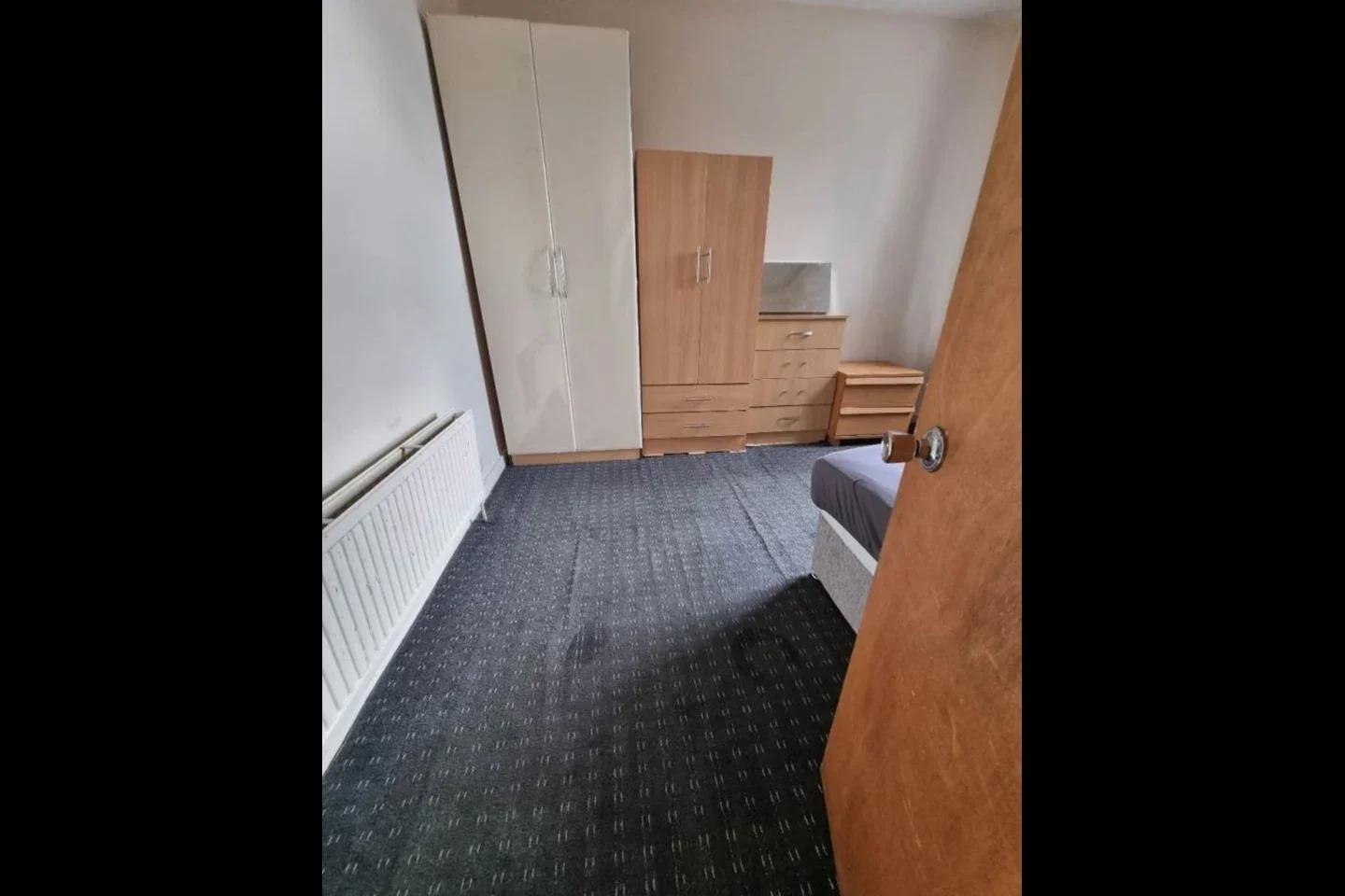Room Plashet Road in Greater London