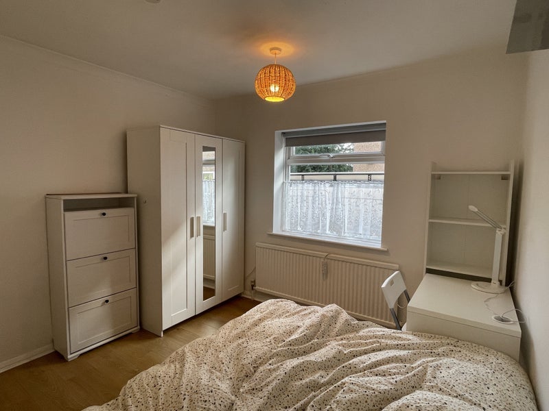 Room Lancing Road in Greater London
