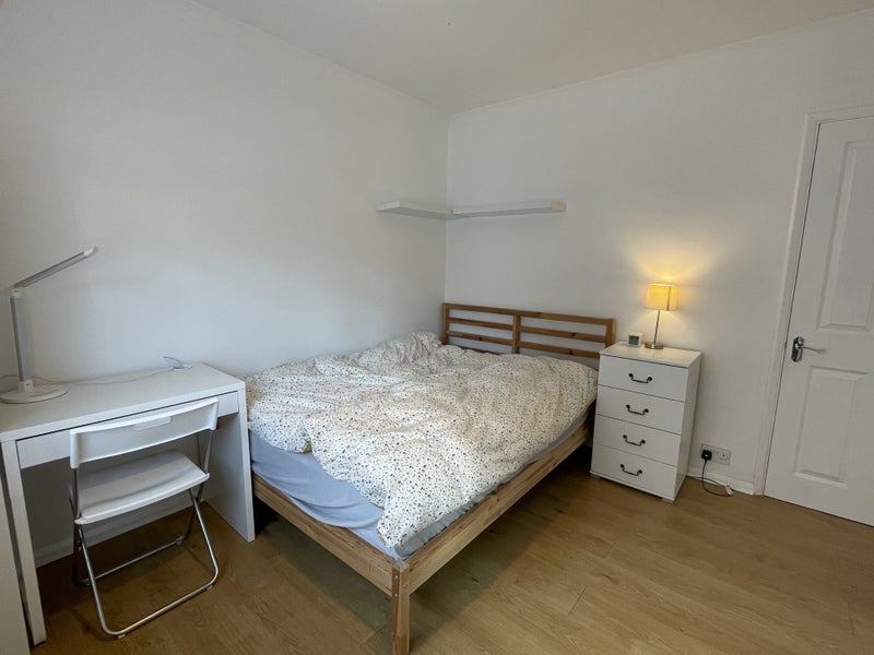 Room Lancing Road in Greater London