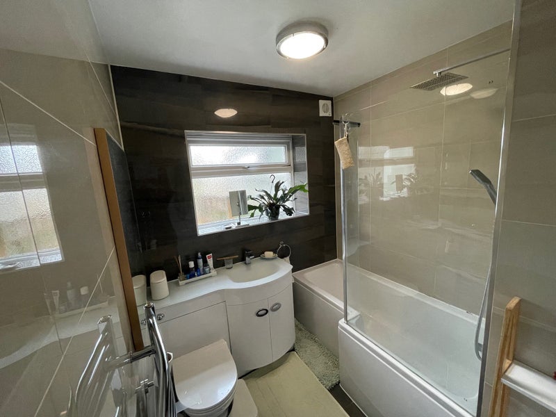 Room Lancing Road in Greater London