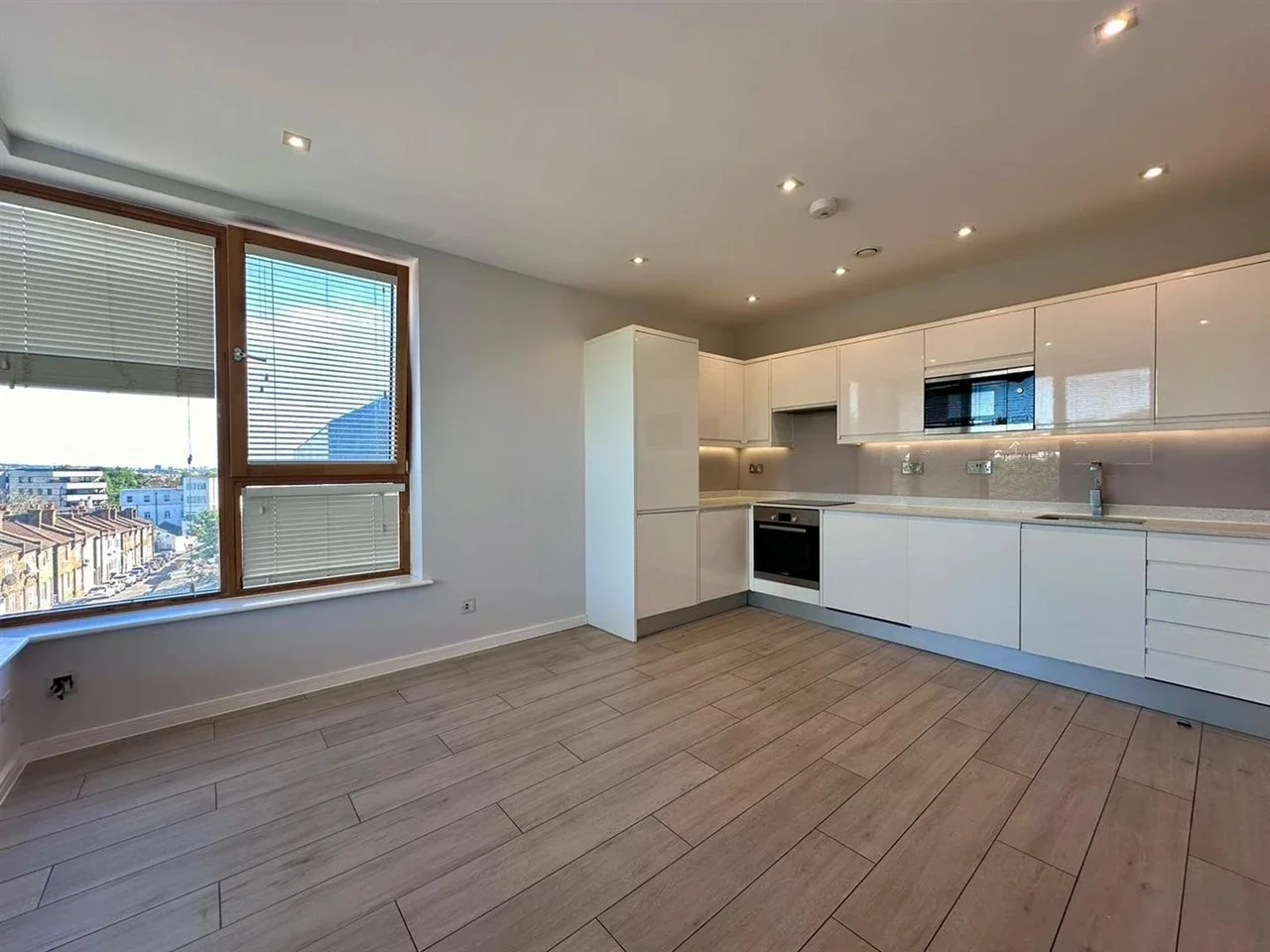 Flat High Road Wembley in Greater London