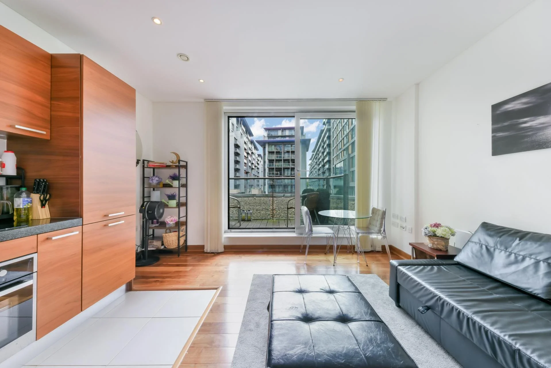 Flat Queenstown Road in Greater London