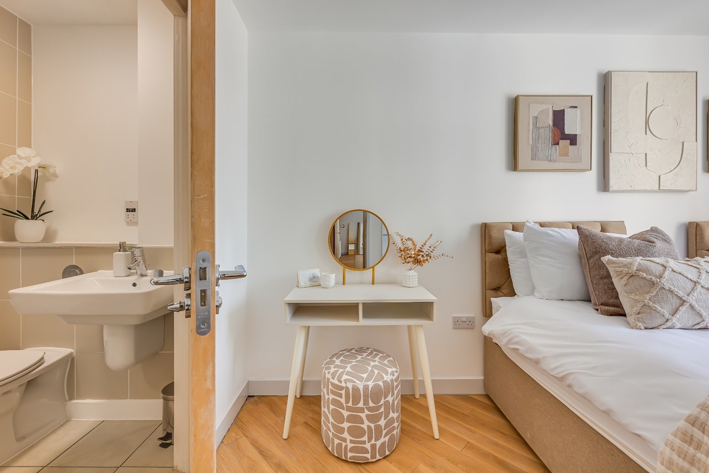 Flat Mortimer Square in Milton Keynes