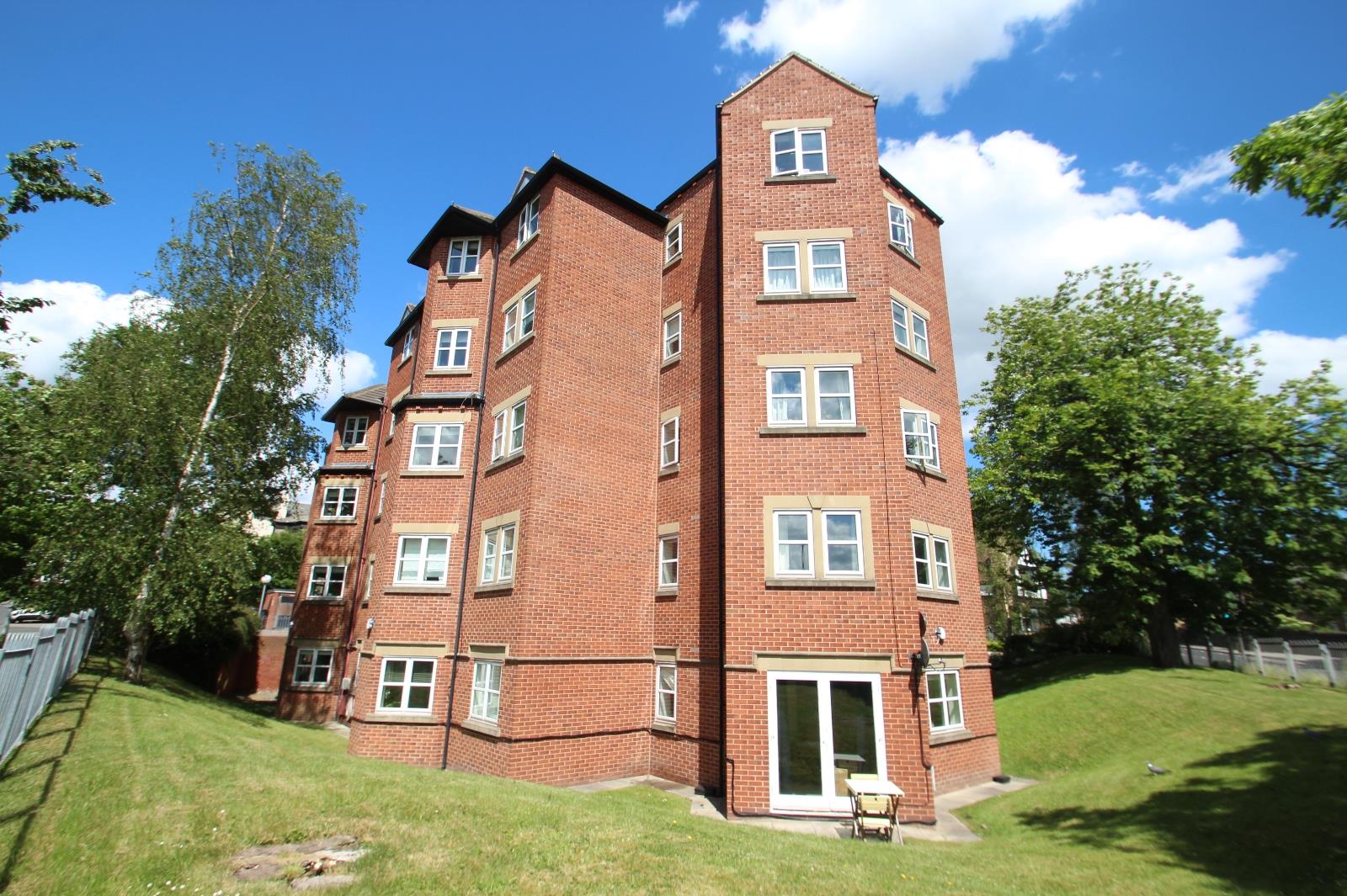 Flat Harrogate Road in Leeds