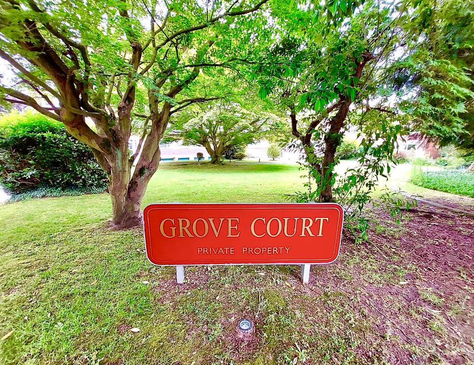 Flat Pinewood Grove in Coventry