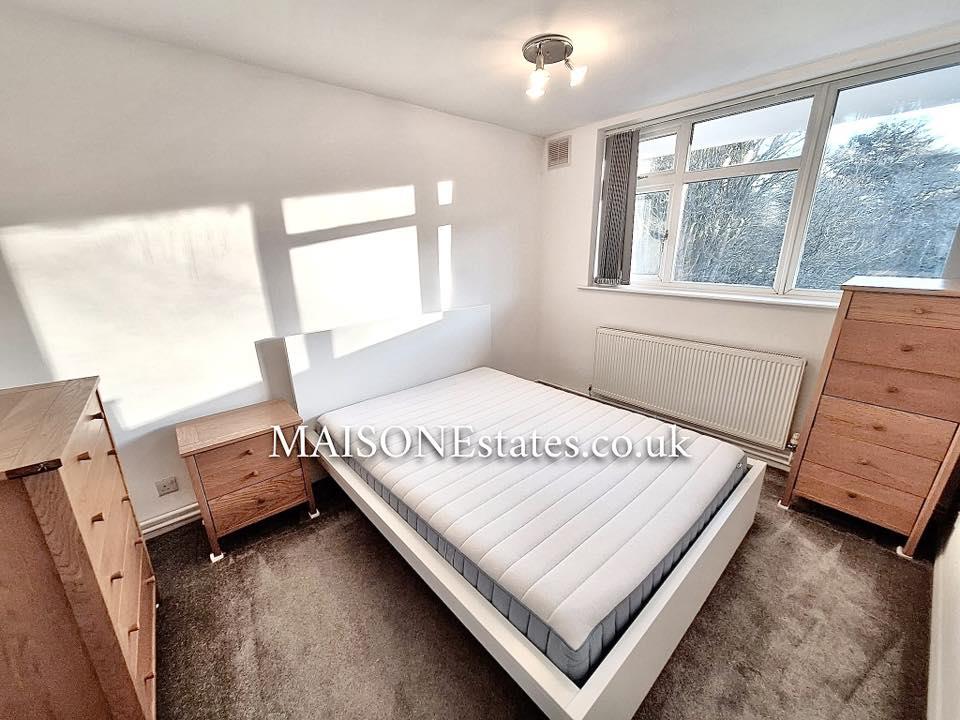 Flat Pinewood Grove in Coventry