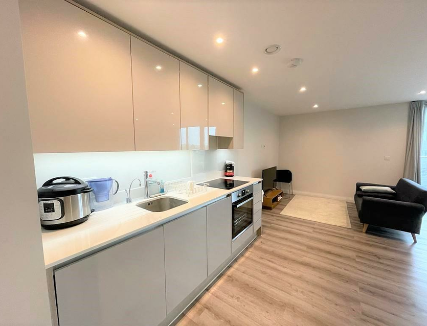 Flat Harefield Road in Greater London