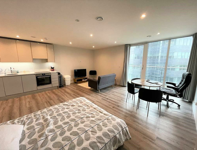 Flat Harefield Road in Greater London